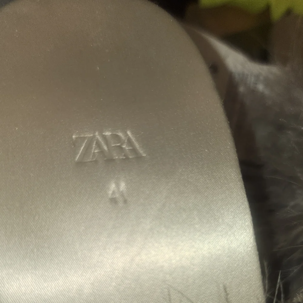 Zara Black and Cream Fluffy Sandals‎ - Picture 9 of 12